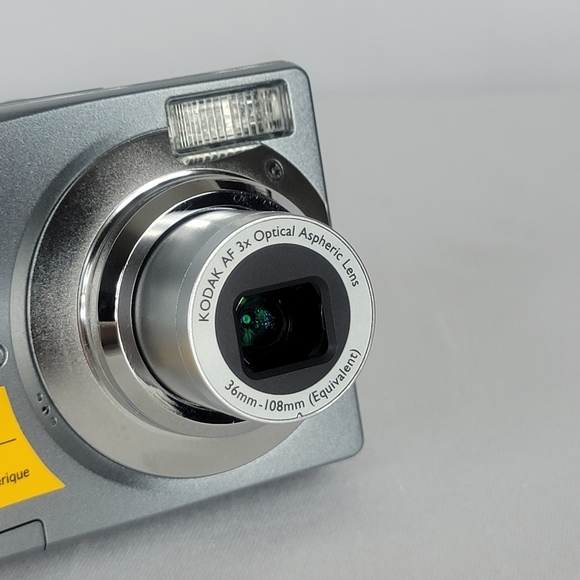 Kodak EasyShare C813 8.2 Megapixels Digital Camera Silver 1GB SD TESTED WORKS - Picture 4 of 13